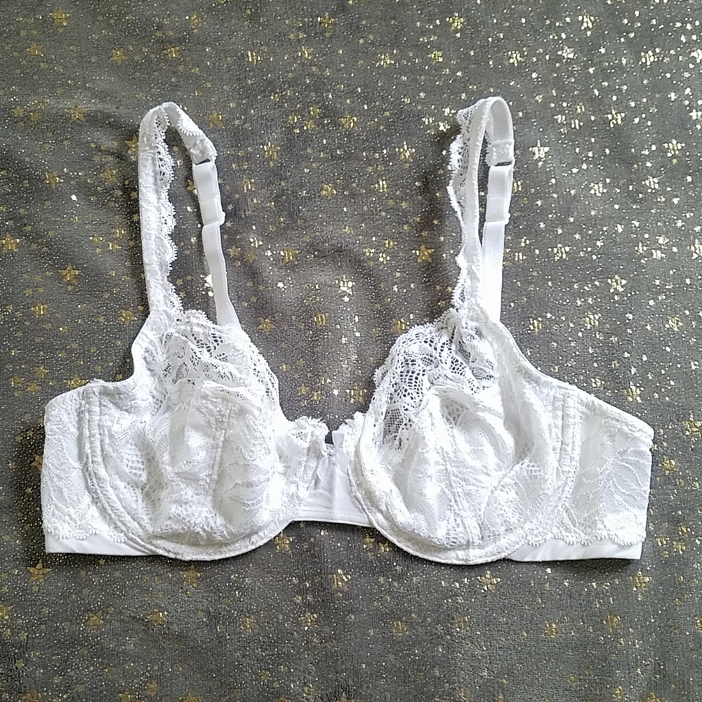 BALI White Lacy Bralette